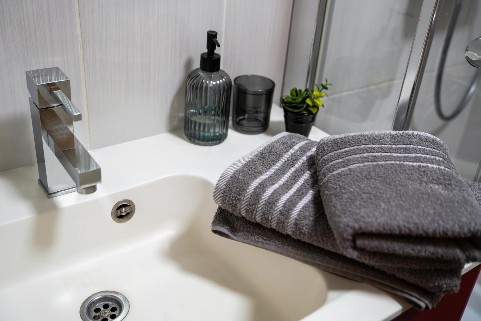 Stunning New Apartment In Centre Of Buzet Eksteriør billede